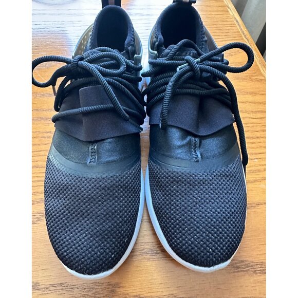 Fabletics Pismo II Womens Athletic Sneakers Size 7 Black & White Mesh pull on - Picture 2 of 6